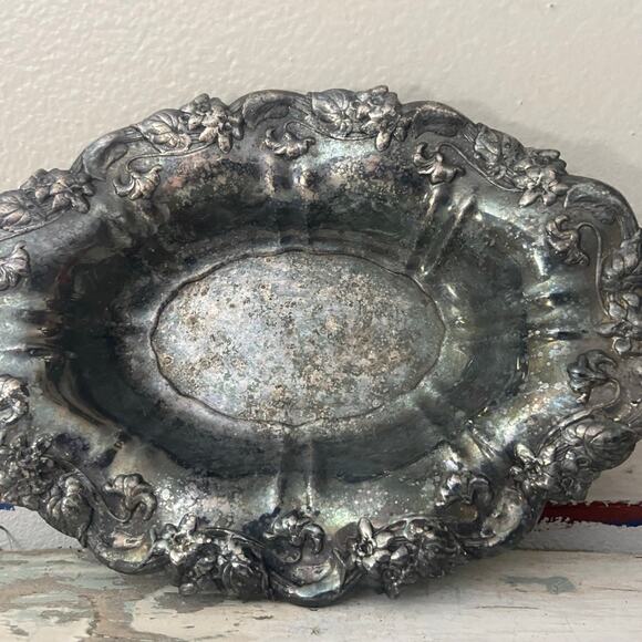 Vintage Towle Silver Plate Candy Dish - Floral 4011 Rolling Edge - Picture 1 of 6